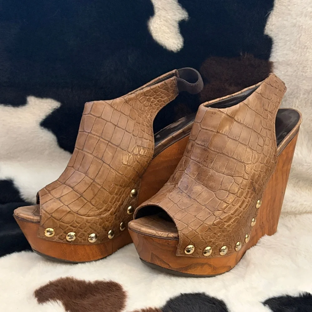 Stuart Weitzman Brown Croc-Embossed Leather Wedge Sandals - Picture 2 of 5